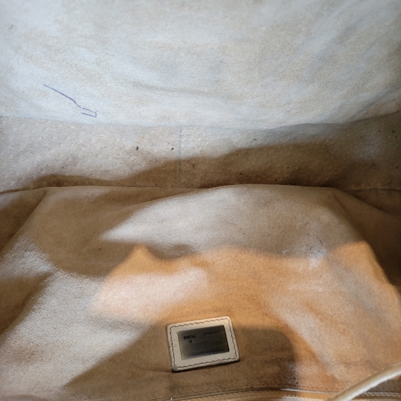 Classic FENDI soft-leather purse with two adjusting straps - Picture 12 of 16